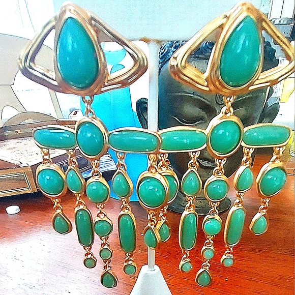 Schiaparelli Green Cabushon eye earrings - Picture 11 of 12